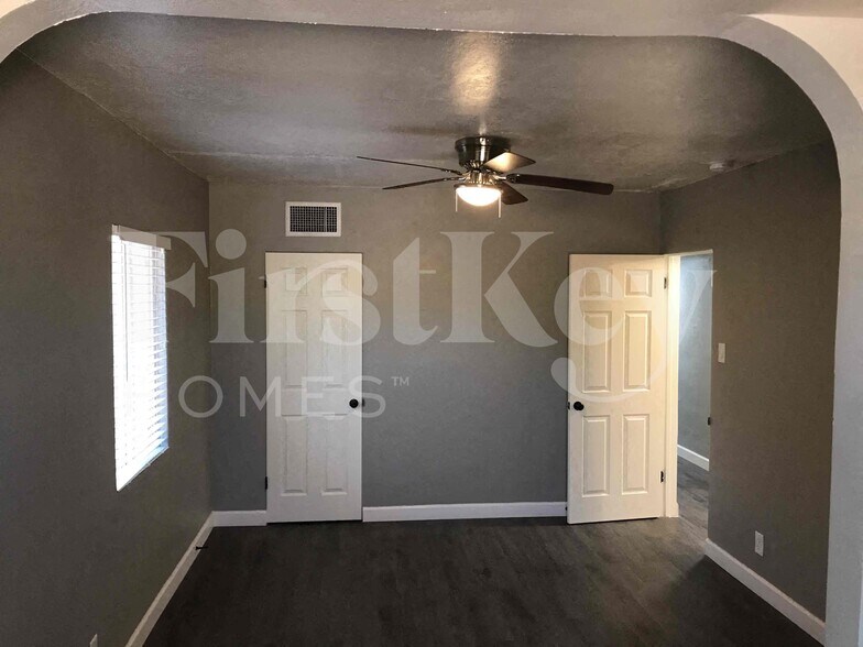 Building Photo - 4319 N 15th Ave