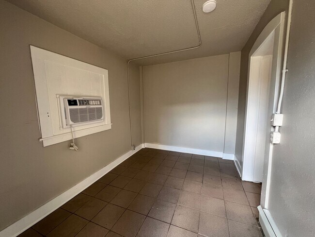 Building Photo - Newly Remodeled Modern 1-Bedroom Main Floor Apt