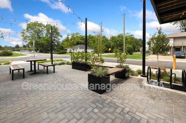 Building Photo - 627 SW C St