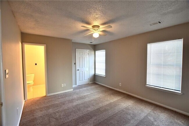 Building Photo - 2125 Fairways Ct