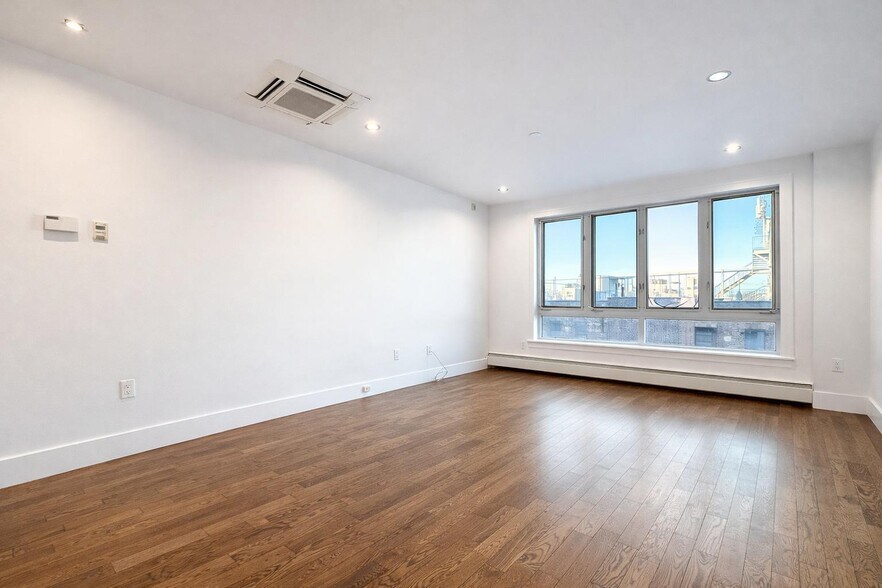 Building Photo - 143 Skillman Ave