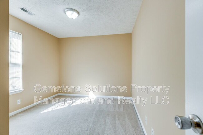 Building Photo - 1418 Owasa Trail