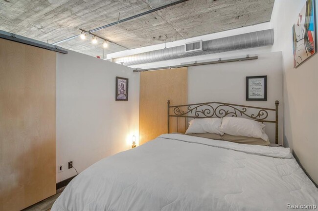 Building Photo - 460 W Canfield St