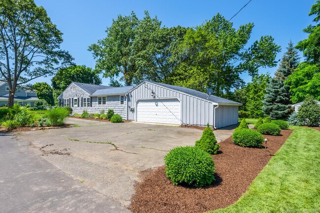 Building Photo - 16 Baywater Dr