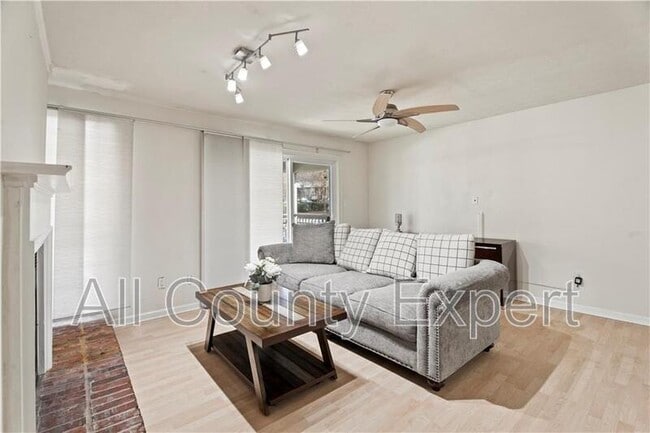 Building Photo - 2901 Lenox Rd NE