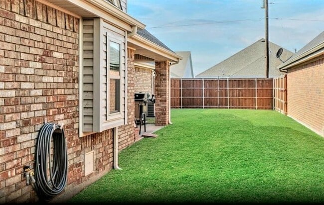 Building Photo - 209 Piccadilly Cir