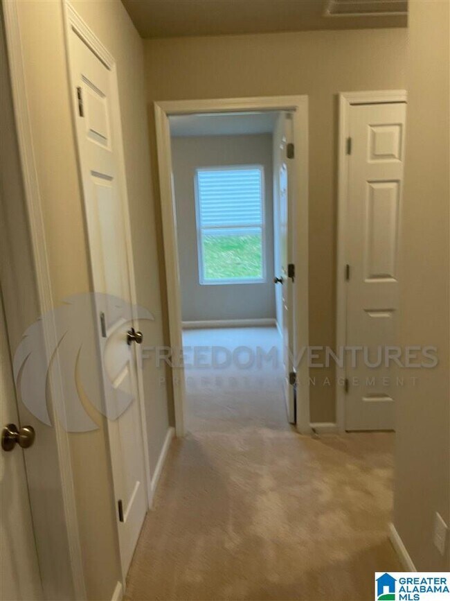 Building Photo - 401 Woodland Trl