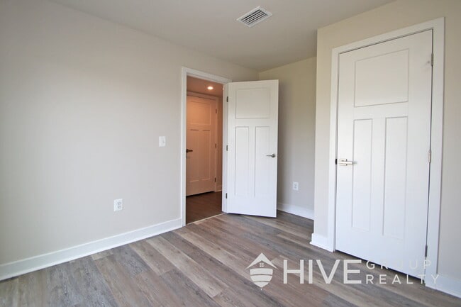 Building Photo - Spacious 4-Bed, 3.5-Bath with Garage!