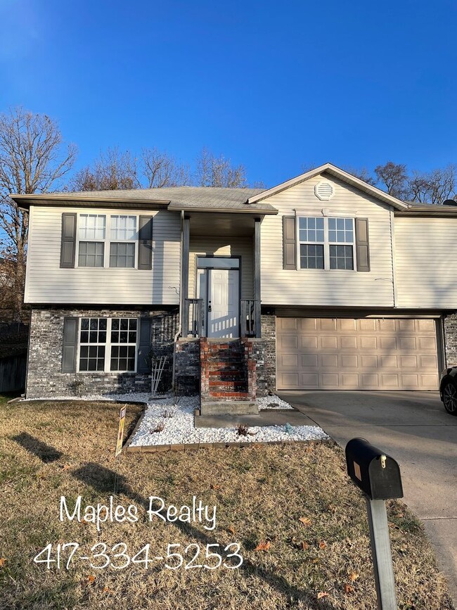 Primary Photo - 3 Bed / 3 Bath Home with Garage & Fenced Yard