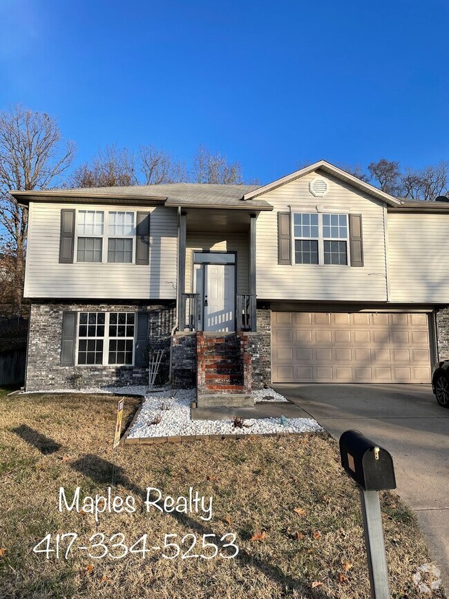 Building Photo - 3 Bed / 3 Bath Home with Garage & Fenced Yard