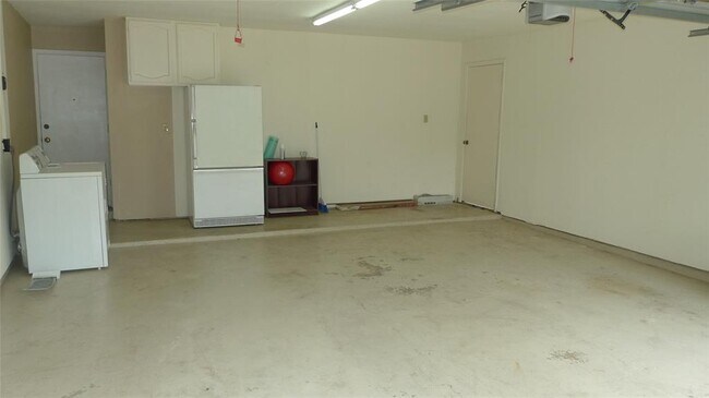 Building Photo - 14122 Bateau Dr