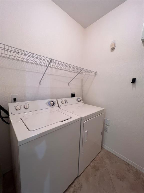 Building Photo - 10105 Courtney Oaks Cir