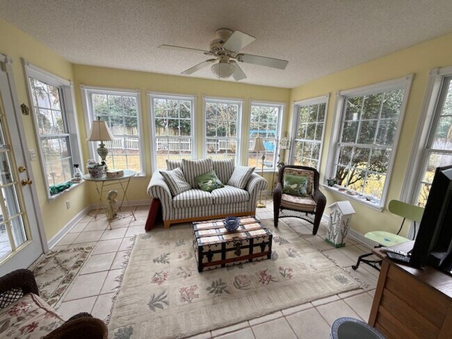 Building Photo - 3 Bedroom 2 Bath House in Shadowmoss - West Ashley