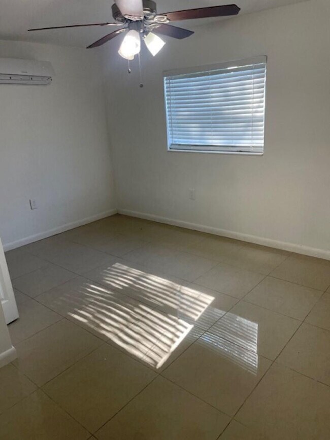 Building Photo - 1724 NE 176th St