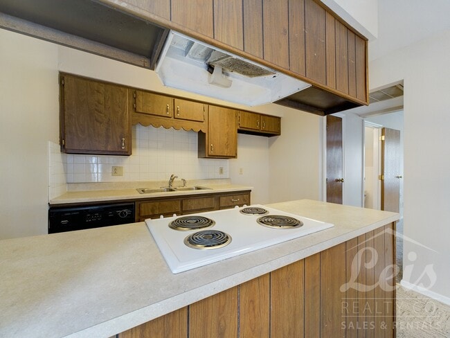 Building Photo - 1355 Chippewa Dr
