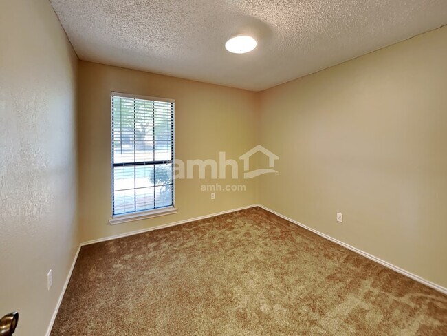 Building Photo - 3717 Flagstone Ave