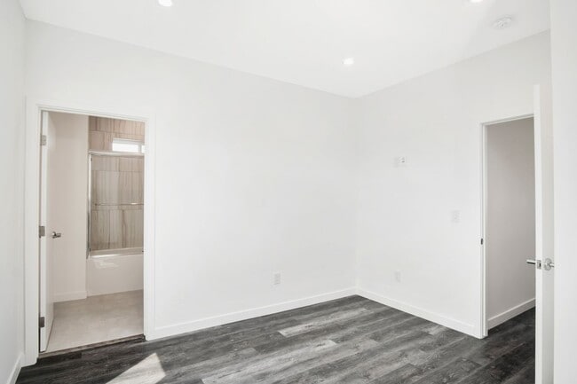 Building Photo - 10924 1/2 Hesby St