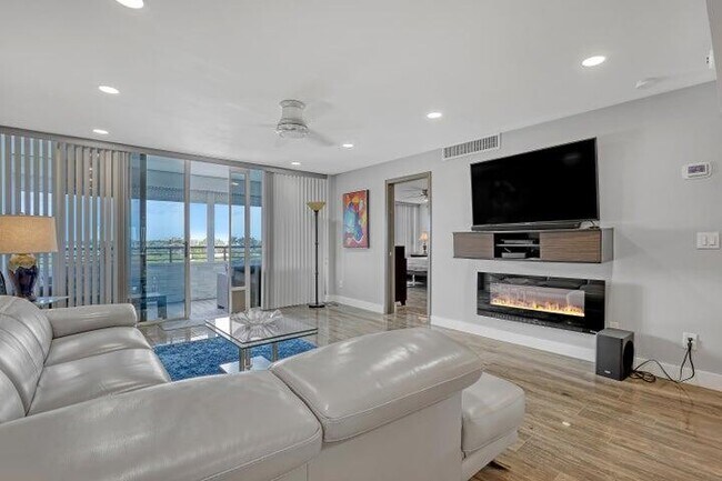 Building Photo - 3589 S Ocean Blvd