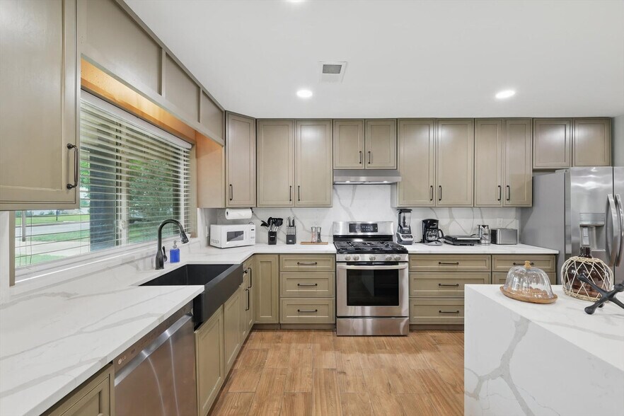 Building Photo - 6333 Tosca Dr