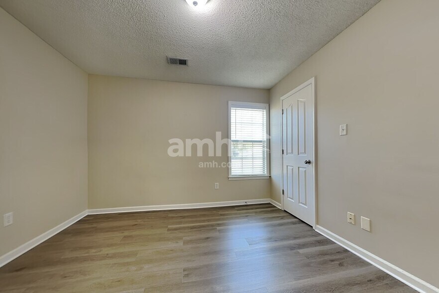 Building Photo - 13148 Braybourne Pky