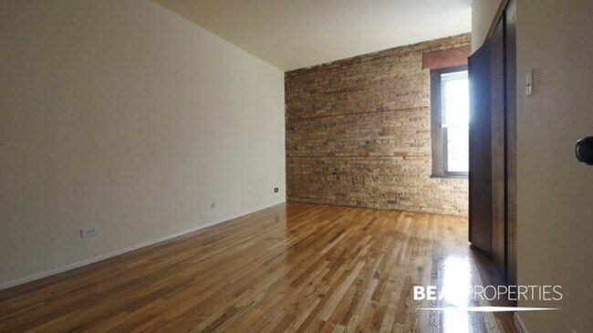 Building Photo - 1 bedroom in CHICAGO IL 60657