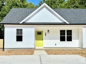 Building Photo - Stylish Selma New Construction!