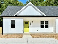 Building Photo - Stylish Selma New Construction!