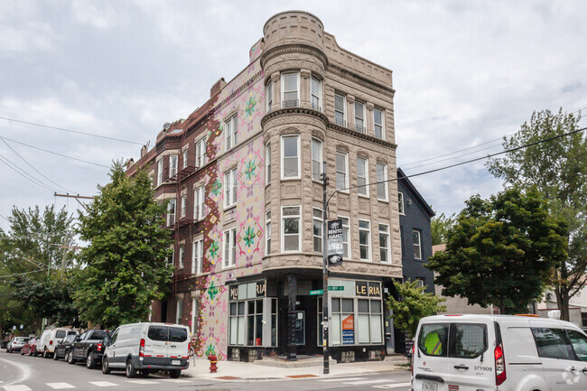 Building Photo - 810 W 18th St