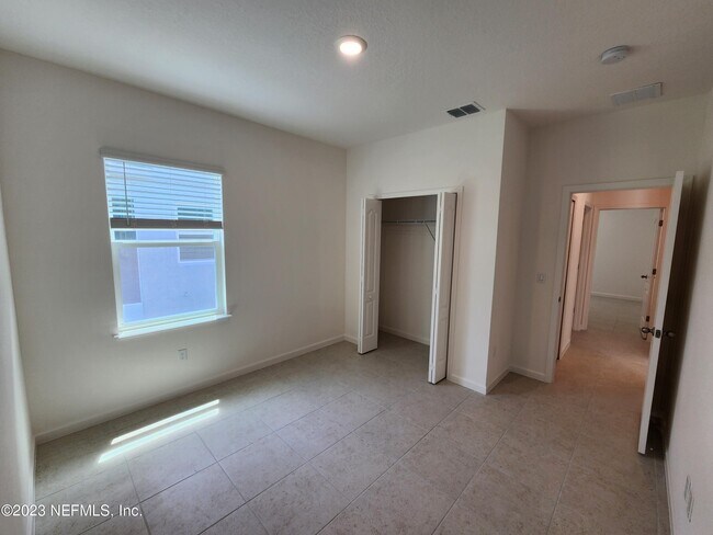 Building Photo - 3256 Crocus Ln