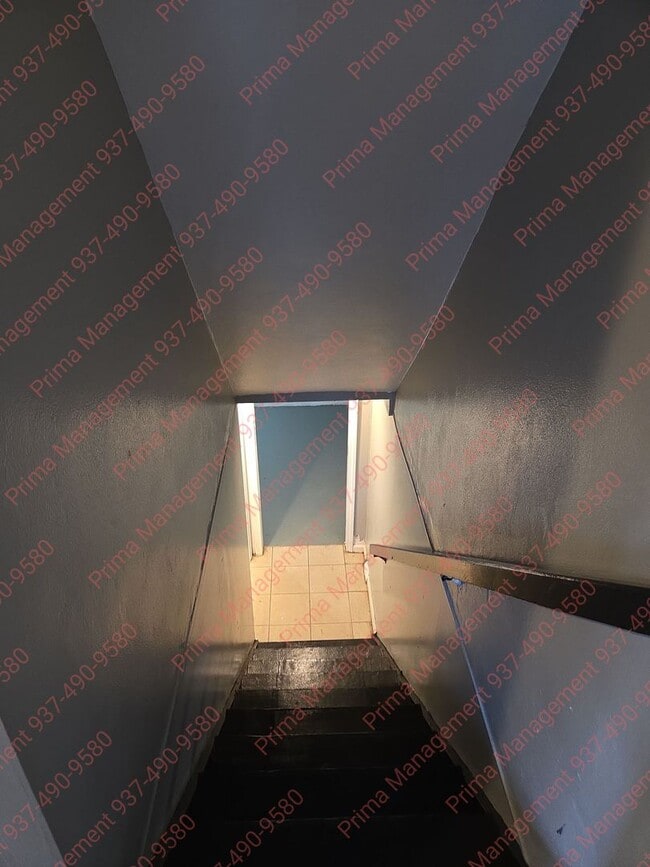 Building Photo - Great 3 bed 2 bath with AC close to everything!