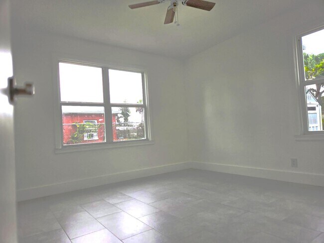 Building Photo - 813 S 6th St