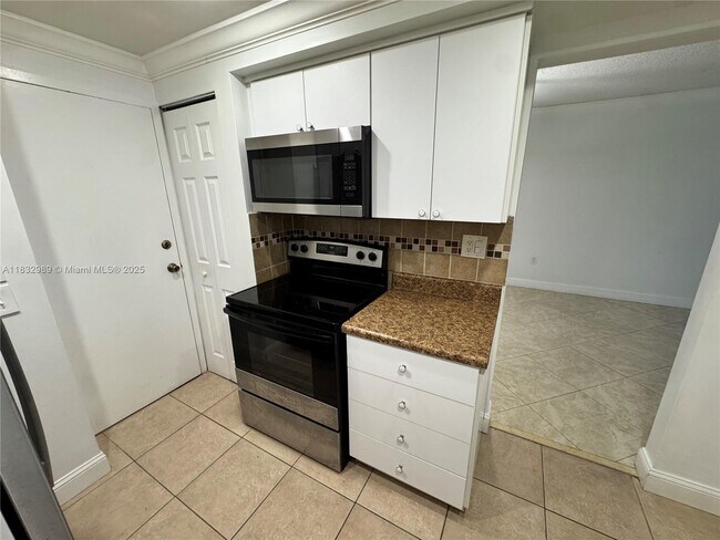 Building Photo - 6861 SW 147th Ave