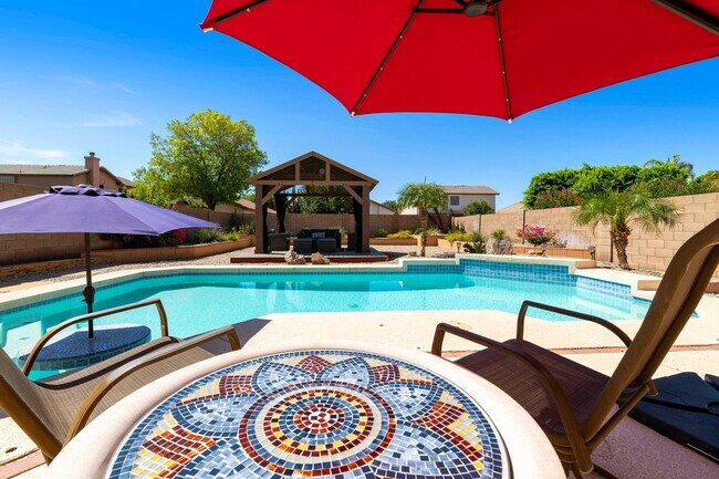 Building Photo - Gorgeous fully furnished home in Gilbert w...