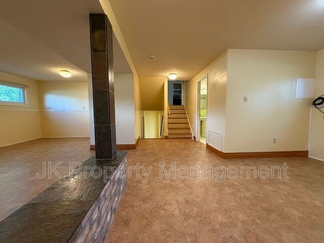 Building Photo - 1015 Carlos Dr