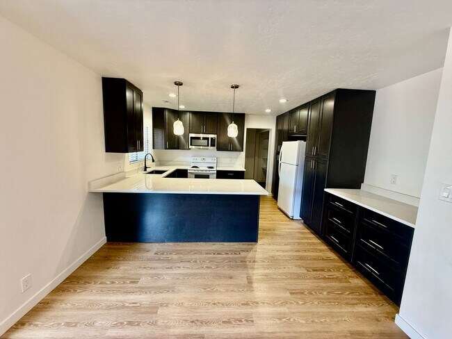 Building Photo - 2980 S Bloomington Dr W