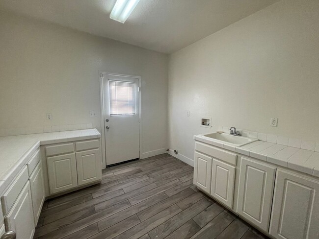 Building Photo - Victorville- Tanamera Home-  4 Bedrooms, 3...