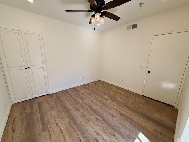 Building Photo - Beautifully Updated 3-Bedroom Tri-Level Co...