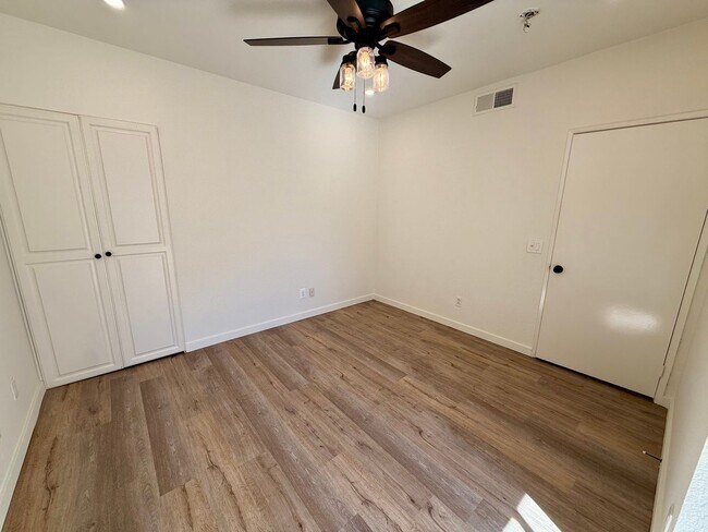 Building Photo - Beautifully Updated 3-Bedroom Tri-Level Condo with Bonus Room in Prime Chatsworth!