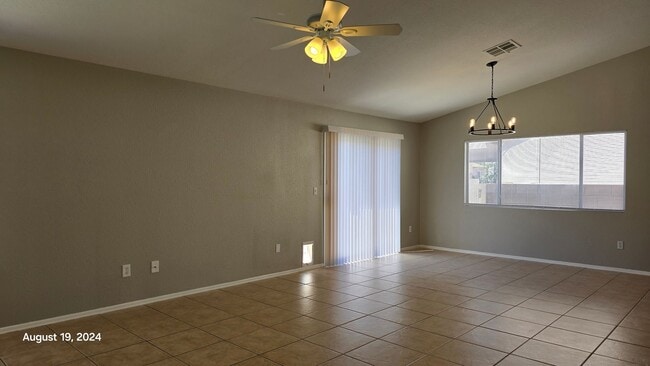 Building Photo - Gorgeous 3Bed/2Bath, 1-Story Home w/ Priva...