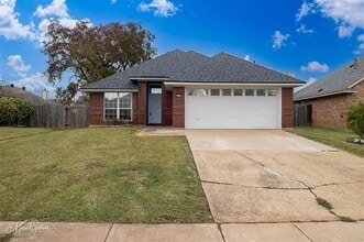 Building Photo - 3303 Salem Pl