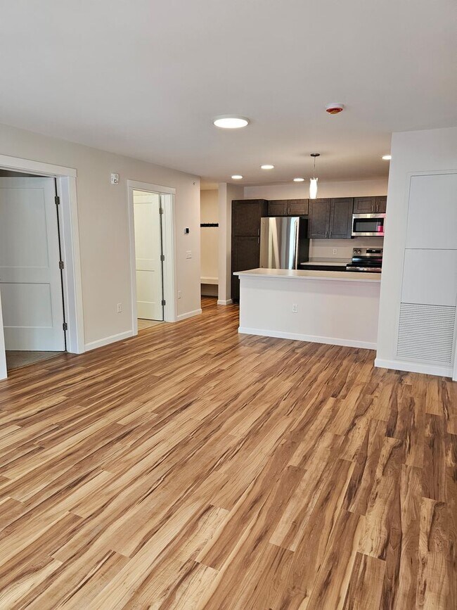 Building Photo - Village at Autumn Pond II: Corner 2 Bedroom/ 2 Bathroom Apartment with Oversized walk in closet