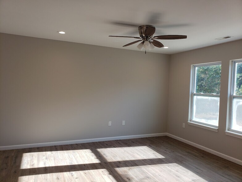 Building Photo - 800 Smith Grove Rd