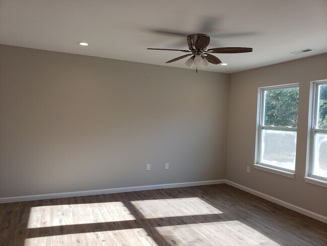 Building Photo - 800 Smith Grove Rd