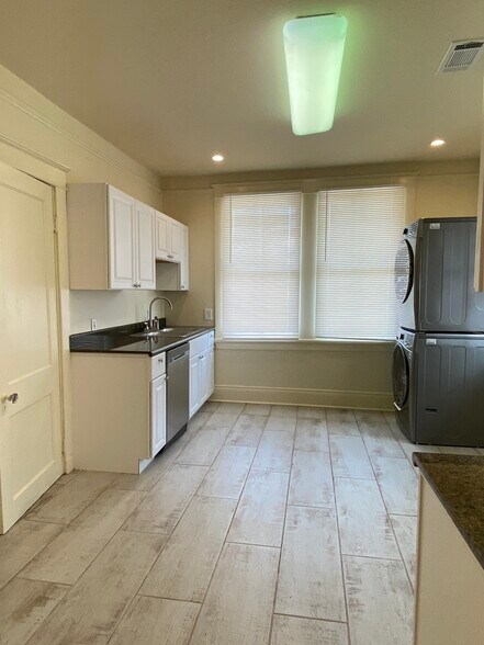 Primary Photo - 2217 Napoleon Ave