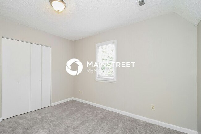 Building Photo - 3 Bedroom Pet-Friendly Home in Winston-Sal...