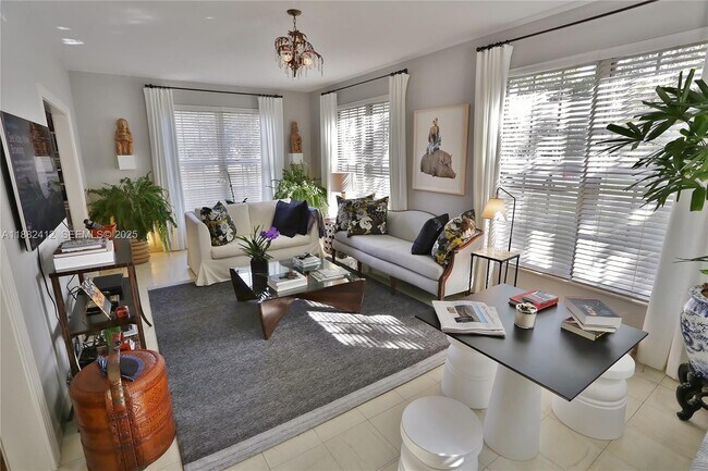 Building Photo - 2828 Segovia St