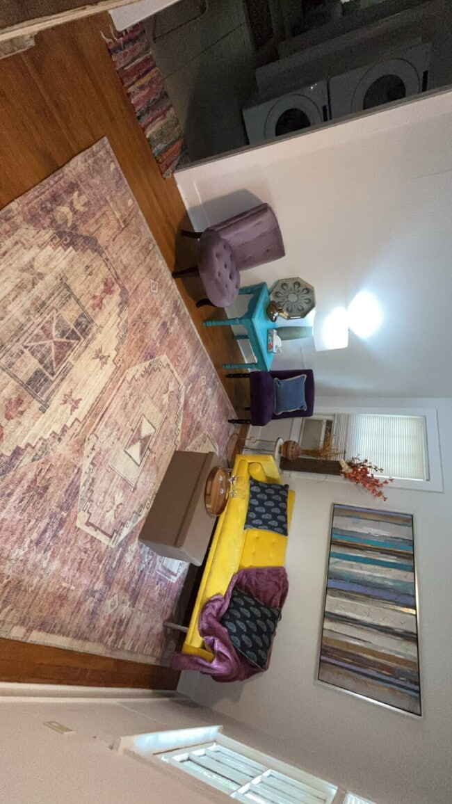 Building Photo - Furnished One Bed in Belhaven