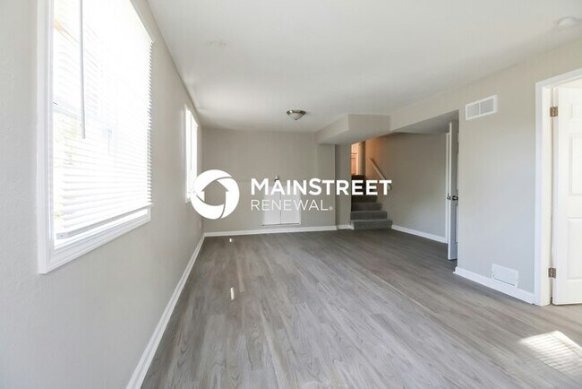 Building Photo - 3 Bedroom Pet-Friendly Home in Kansas City, MO with Main Street Renewal