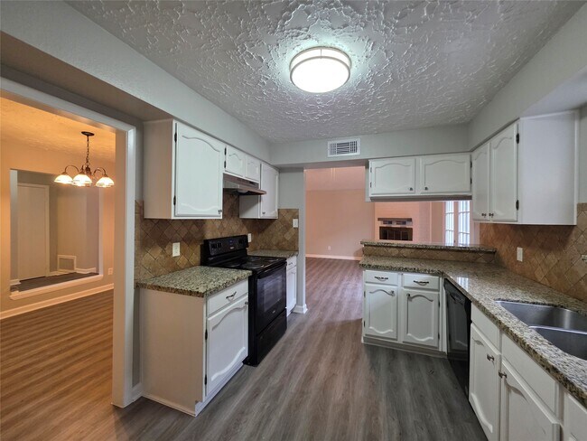 Building Photo - 507 Leicester Ln