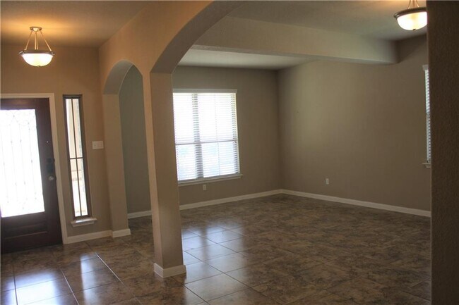 Building Photo - 662 Hot Spring Valley
